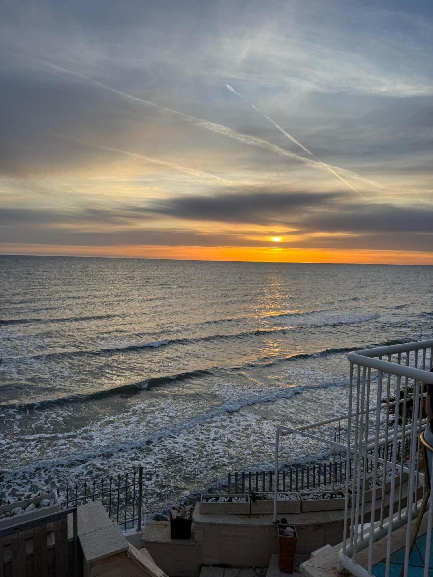 Golden Home Anzio Bagian luar foto